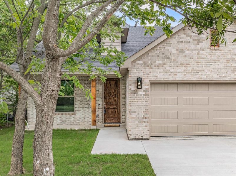 Exterior details and patio area of a home in , Sherman (Image 26).