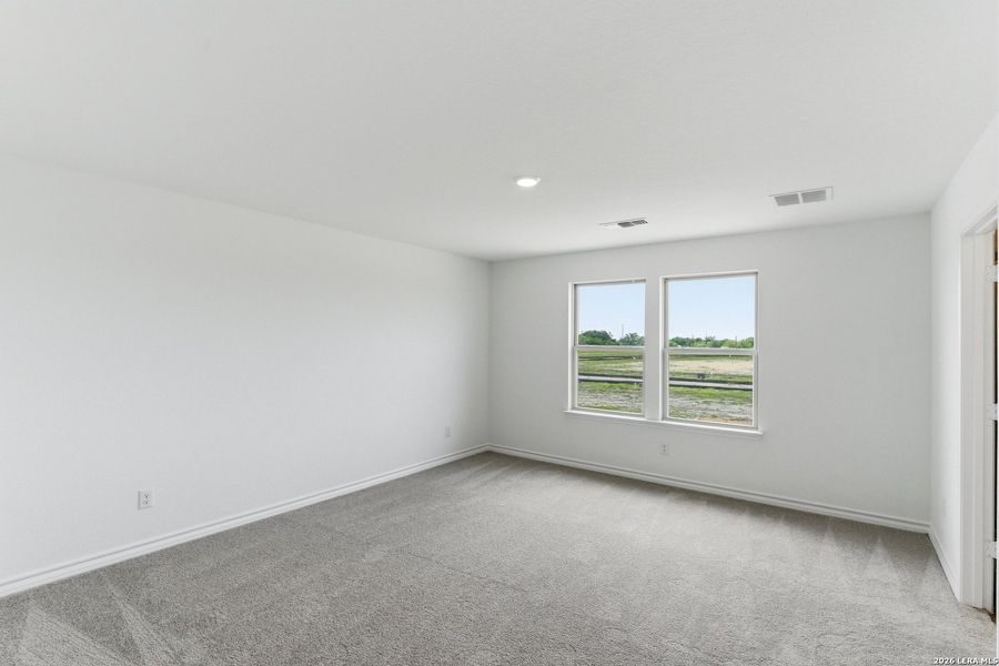 Spacious, unfurnished interior of a new home in Nopal Valley, San Antonio (Image 41).