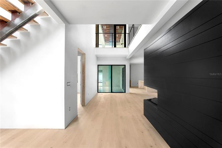 Spacious, unfurnished interior of a new home in , Tampa (Image 8).