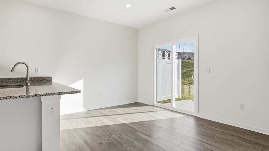 Spacious, unfurnished interior of a new home in Cherokee Crossing, Kodak (Image 13).