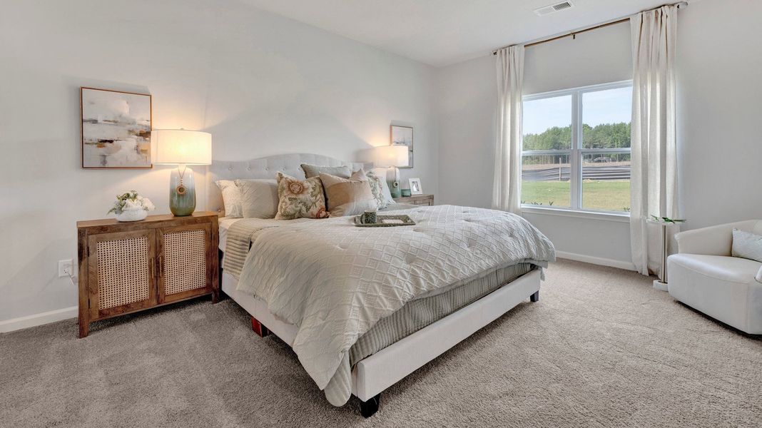 Representative furnished interior of a home built from the DOVER by D.R. Horton in Riverwood Gardens, Oakland (Image 15).