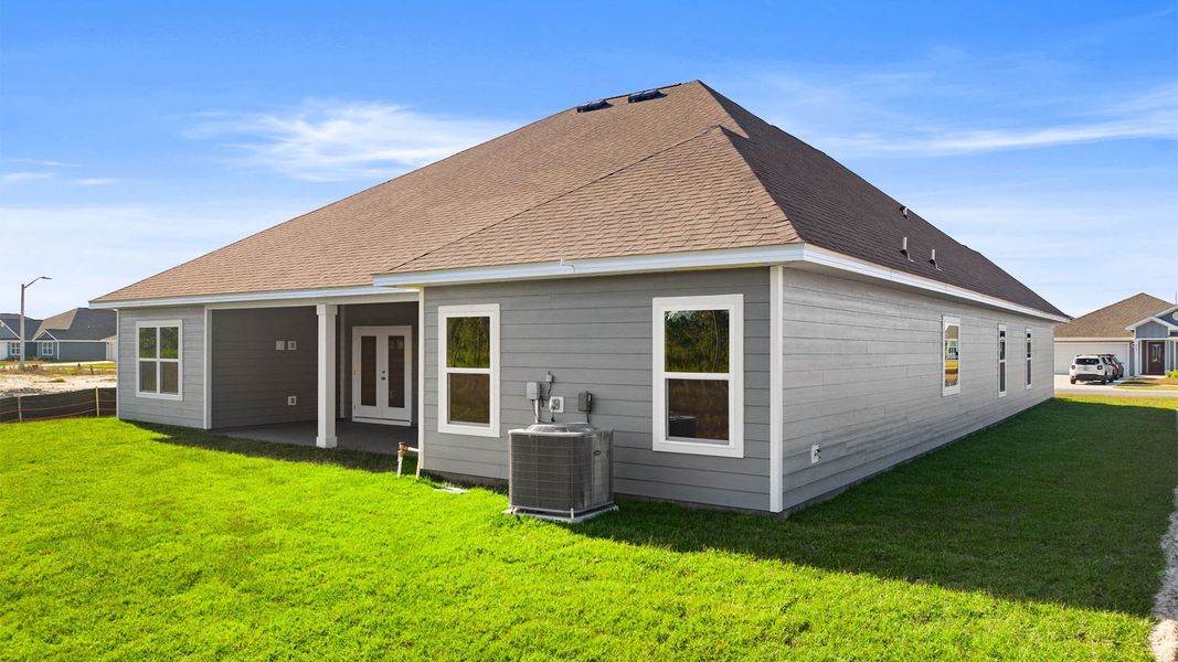 Exterior details and patio area of a home in Liberty, Panama City (Image 20).