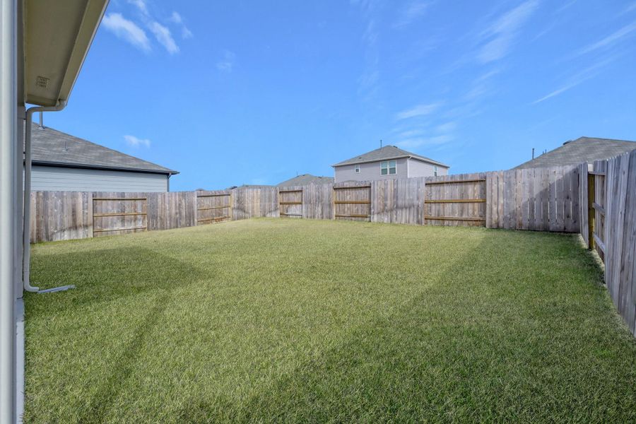 Exterior details and patio area of a home in Mavera, Conroe (Image 28).
