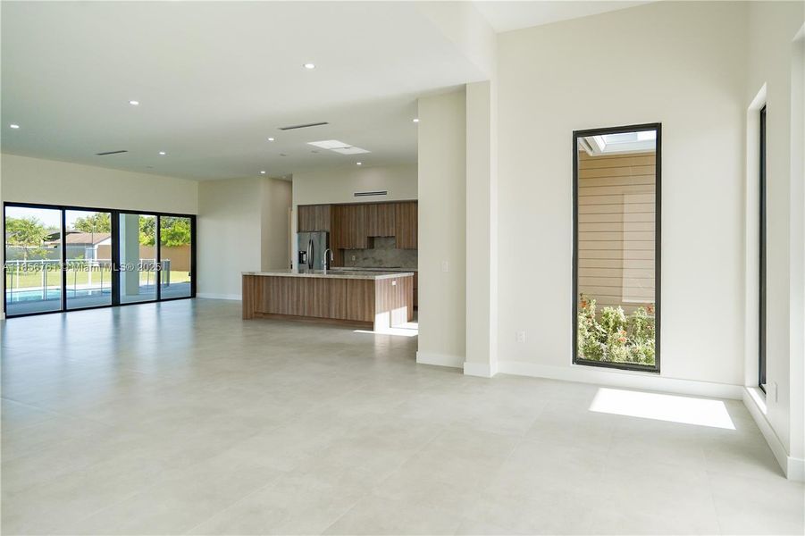 Spacious, unfurnished interior of a new home in , Homestead (Image 18).