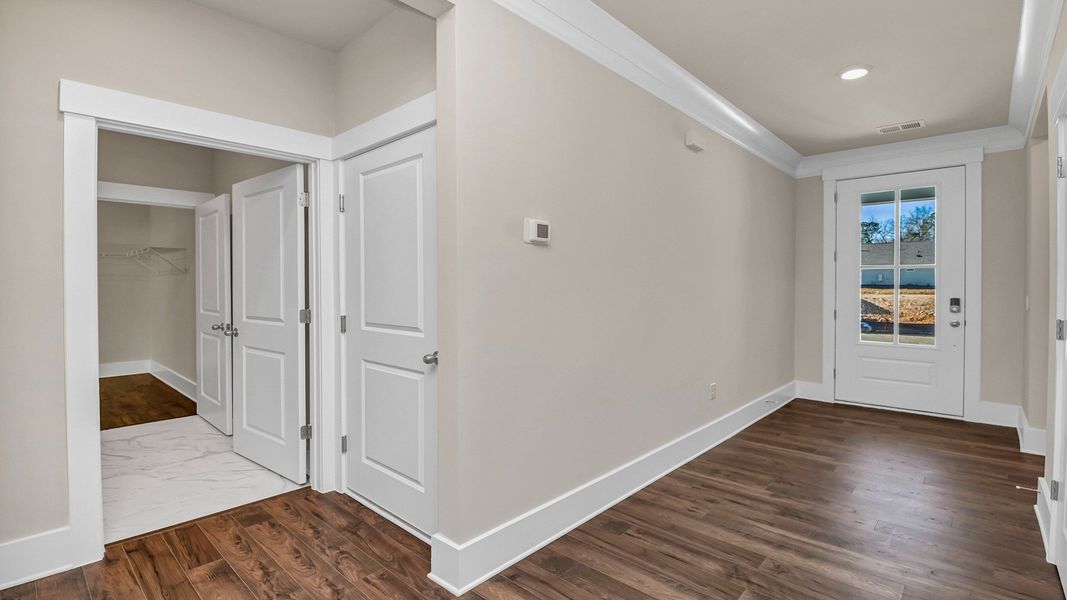 Spacious, unfurnished interior of a new home in Cross Creek, Lexington (Image 29).