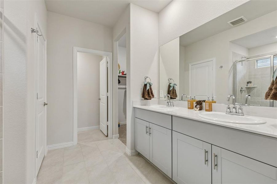 Furnished interior view inside a new home in Westmoor, Sherman (Image 34).