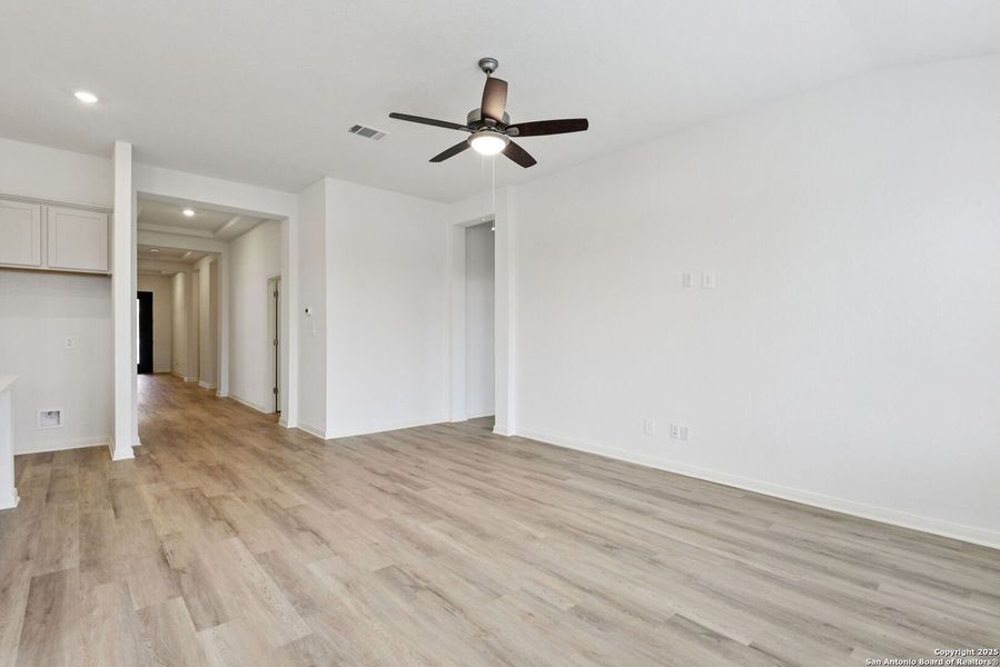 Spacious, unfurnished interior of a new home in Fox Falls, Boerne (Image 33).