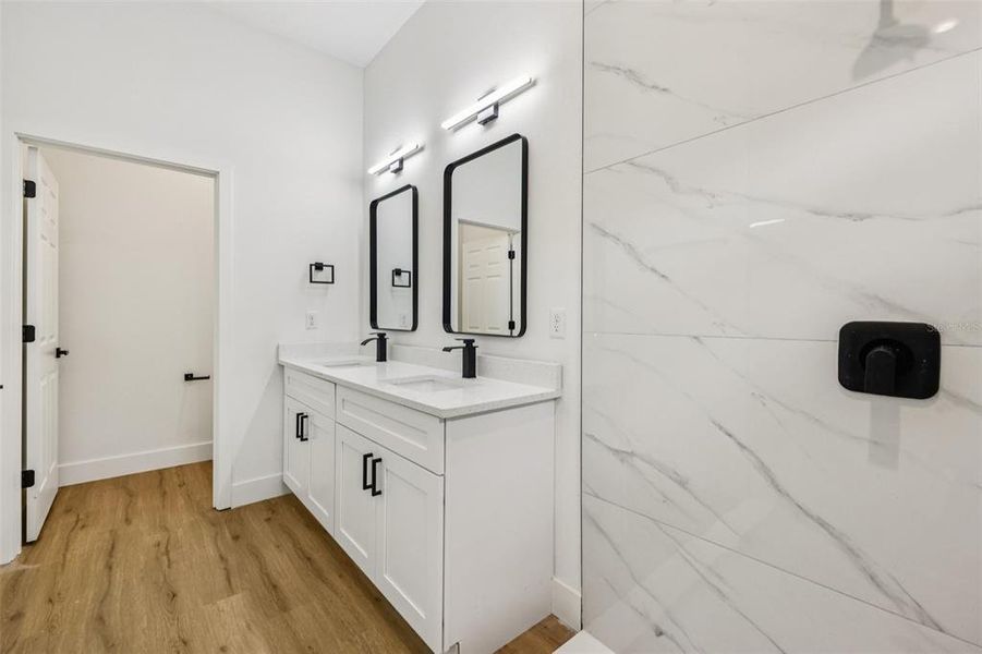 Furnished interior view inside a new home in , Ocklawaha (Image 15).