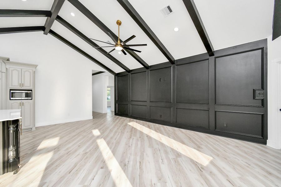 Spacious, unfurnished interior of a new home in , Rosharon (Image 12).