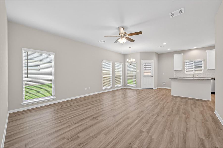 Spacious, unfurnished interior of a new home in Woodland Lakes, Houston (Image 23).