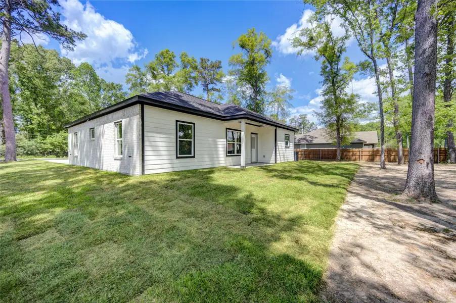 Exterior details and patio area of a home in , Woodbranch (Image 4).