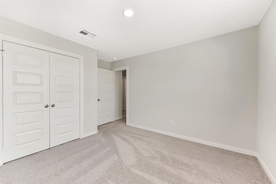Spacious, unfurnished interior of a new home in River Ranch Meadows, Dayton (Image 31).