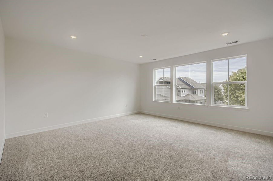 Spacious, unfurnished interior of a new home in Riano Ridge: The Grand Collection, Loveland (Image 11). Spacious, unfurnished interior of a new home in Riano Ridge: The Grand Collection, Loveland (Image 11).