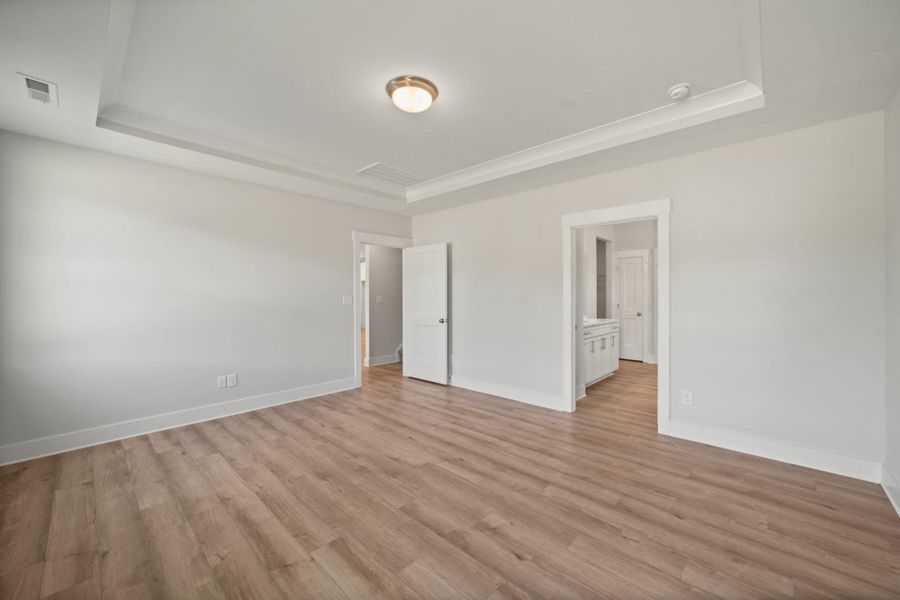 Spacious, unfurnished interior of a new home in Redland, Advance (Image 35).