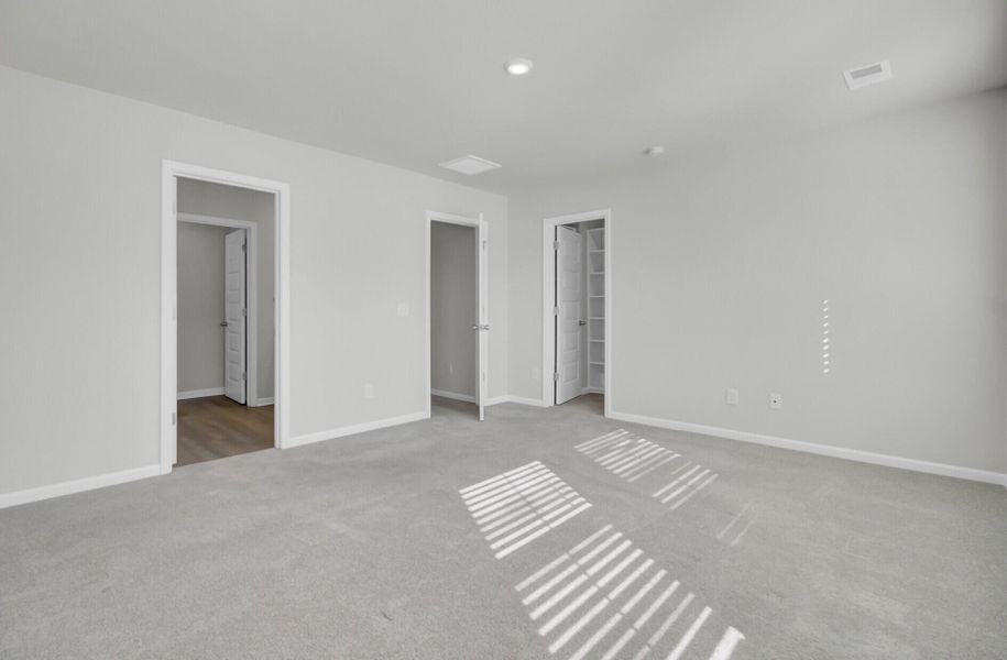 Spacious, unfurnished interior of a new home in , Summerville (Image 22).