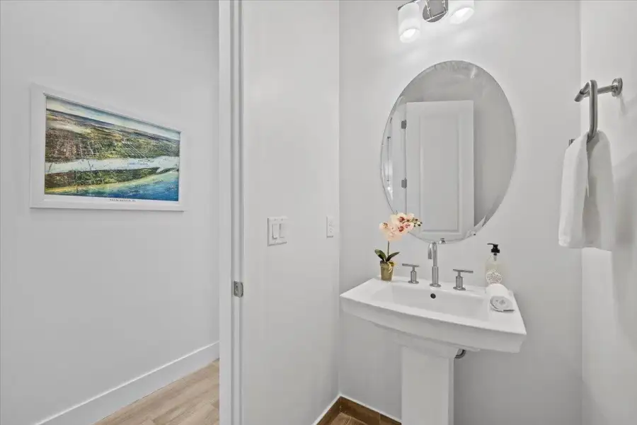 Guest Bath Across from 4th Bedroom