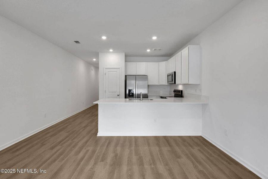Spacious, unfurnished interior of a new home in Kasen Oaks, Jacksonville (Image 14).