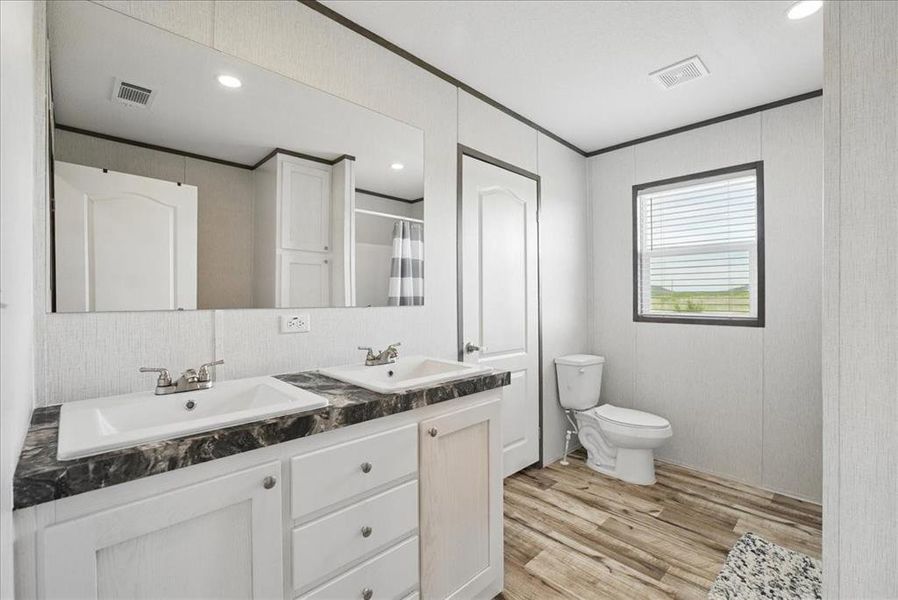 Furnished interior view inside a new home in , Cleburne (Image 8).