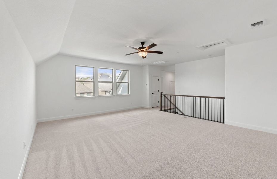 Spacious, unfurnished interior of a new home in Bluffview Reserve, Leander (Image 20).