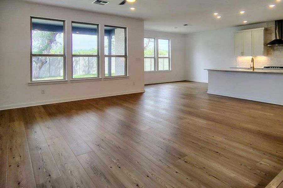Spacious, unfurnished interior of a new home in Wolf Ranch, Georgetown (Image 34).