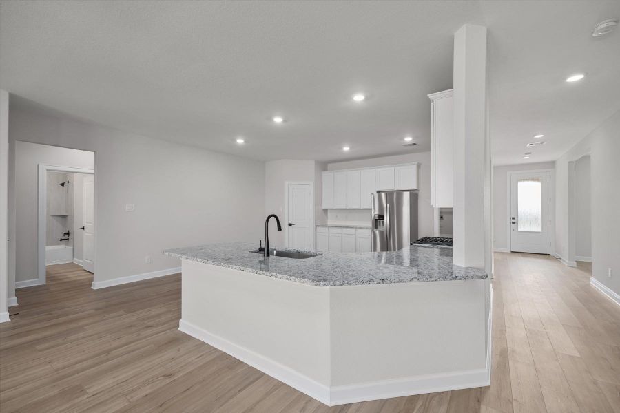 Furnished interior view inside a new home in Lago Mar, Texas City (Image 4).