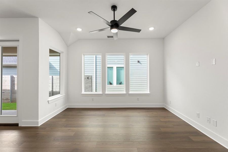 09. 3137 Eddington - Family