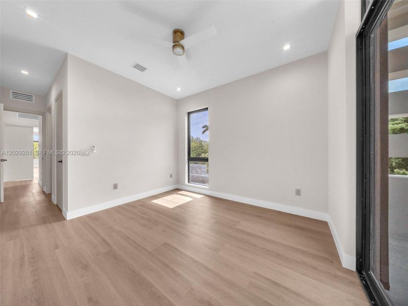 Spacious, unfurnished interior of a new home in , Hollywood (Image 41).