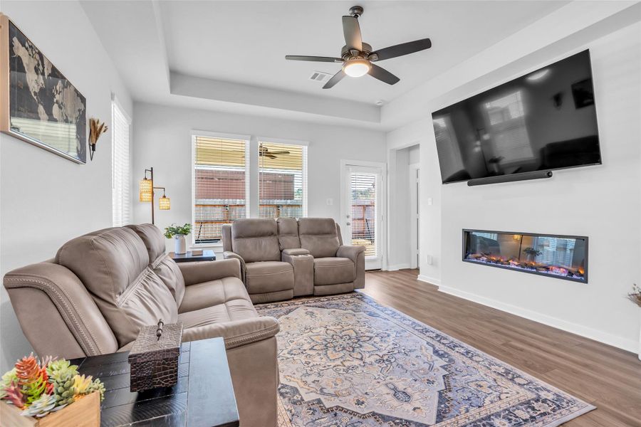 Furnished interior view inside a new home in Westridge Cove 40′, Conroe (Image 9).