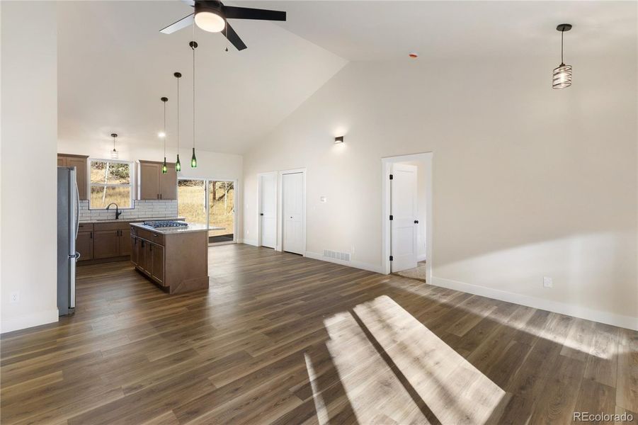 Spacious, unfurnished interior of a new home in , Woodland Park (Image 19).