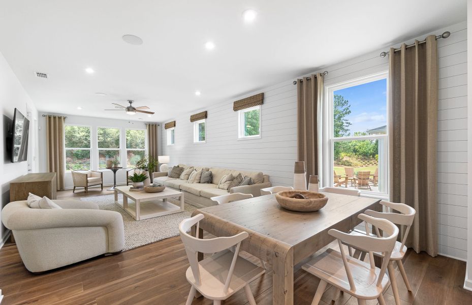 Café & Gathering Room