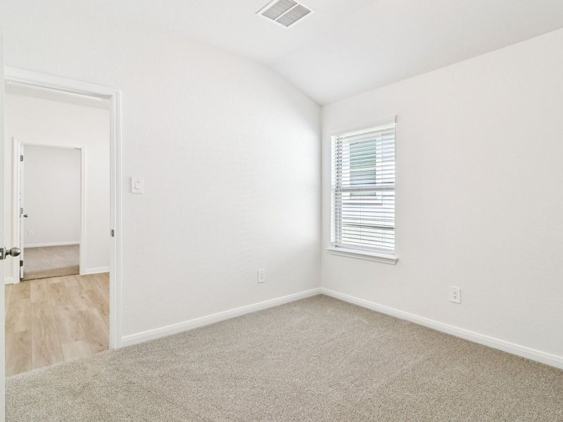 Spacious, unfurnished interior of a new home in Lark Canyon, New Braunfels (Image 34).