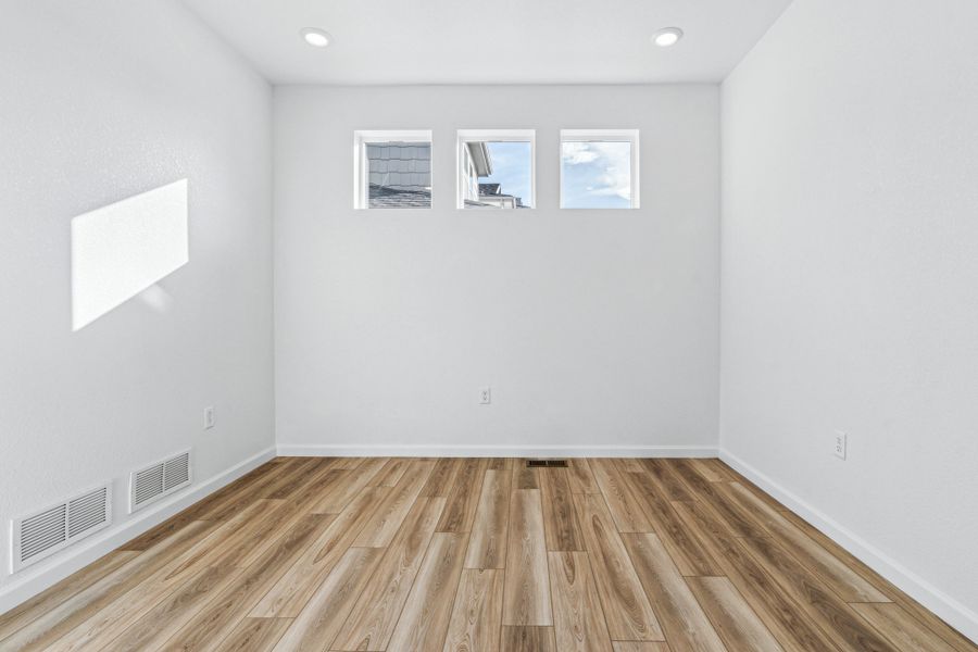 Spacious, unfurnished interior of a new home in Farmlore, Brighton (Image 12).