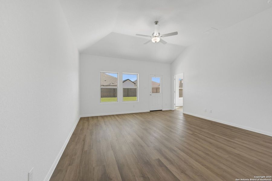 Spacious, unfurnished interior of a new home in Winding Brook, San Antonio (Image 30).