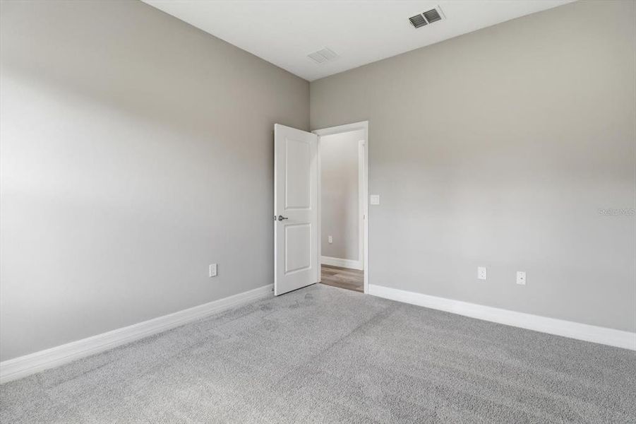 Spacious, unfurnished interior of a new home in , Ocala (Image 33).