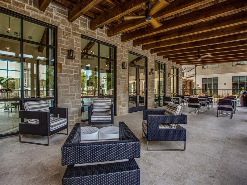 Community amenities in SoHo Square, Dallas (Image 21).