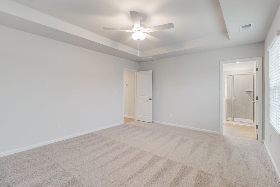Spacious, unfurnished interior of a new home in Bluefield, Lexington (Image 22).