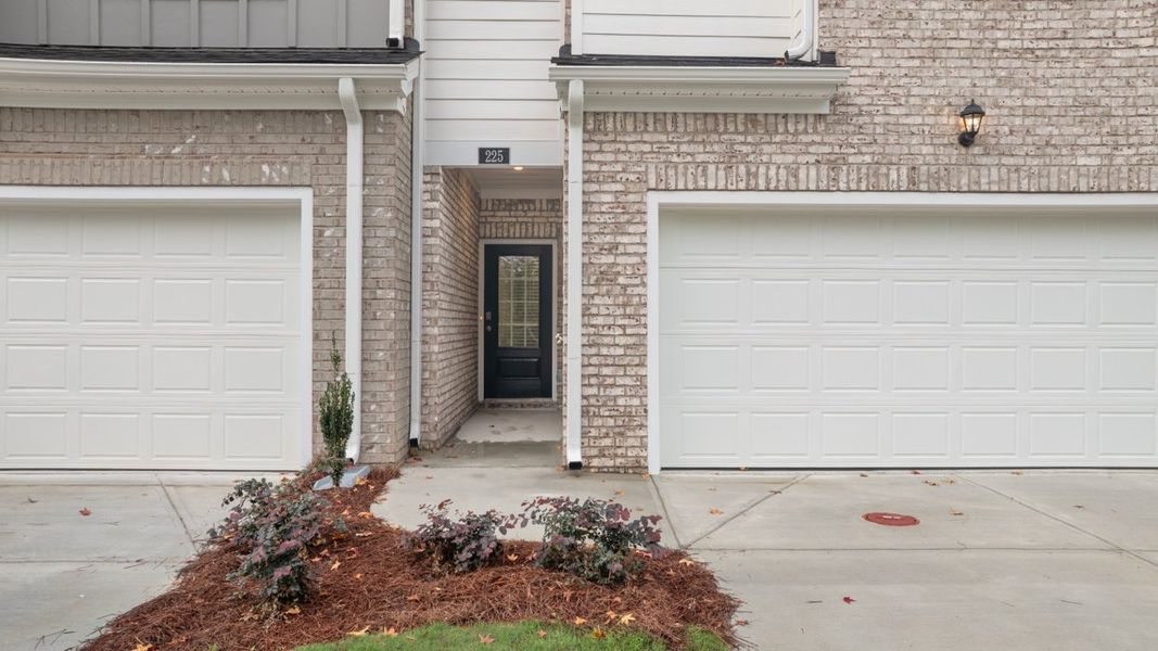 Representative exterior details of a home built from the Salisbury by D.R. Horton in Independence Villas and Townhomes, Loganville (Image 3).