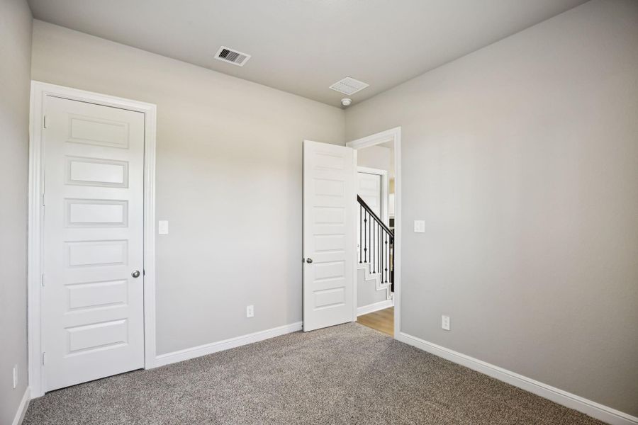 Spacious, unfurnished interior of a new home in Kemah Crossing - Luxe Series, Kemah (Image 33).