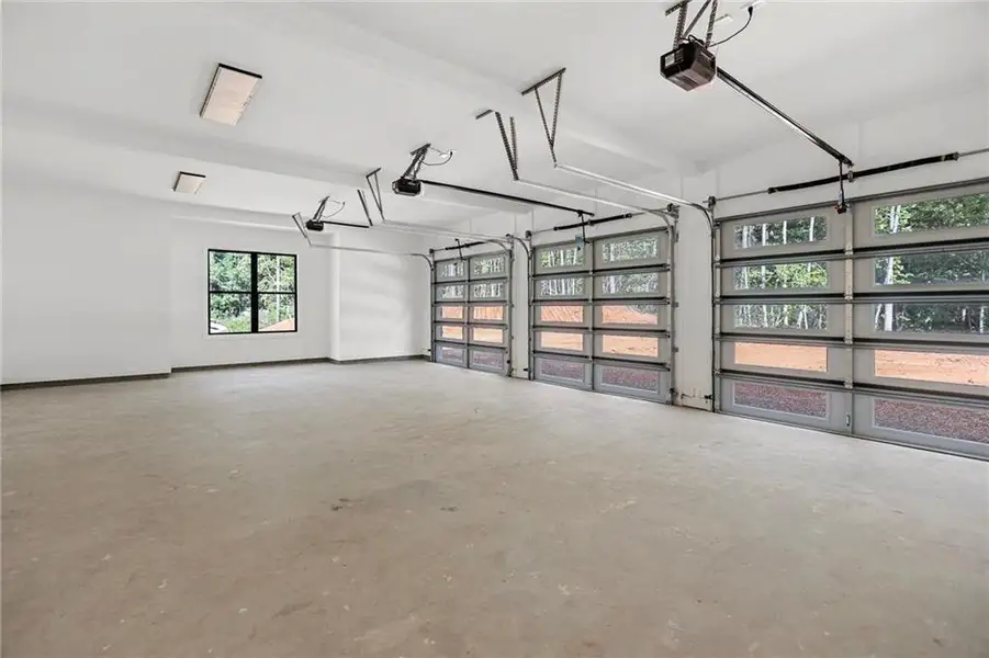 Spacious, unfurnished interior of a new home in , Chattahoochee Hills (Image 65).