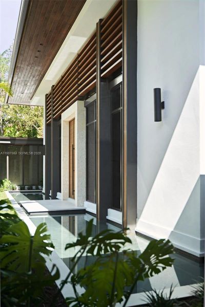 Exterior details and patio area of a home in , Pinecrest (Image 23).