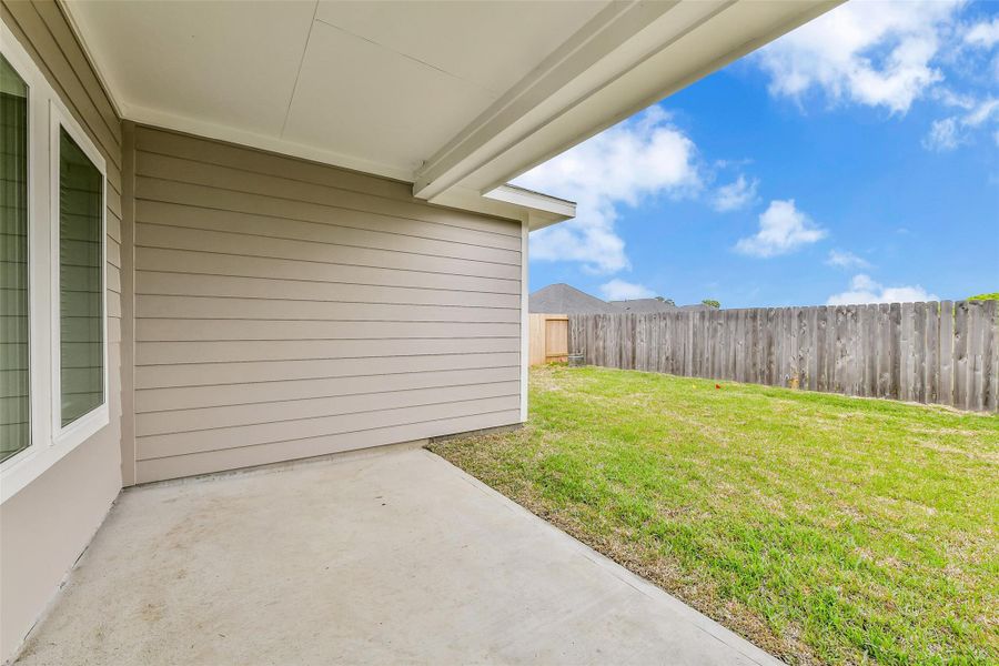 Exterior details and patio area of a home in King Oaks Village, Baytown (Image 19).