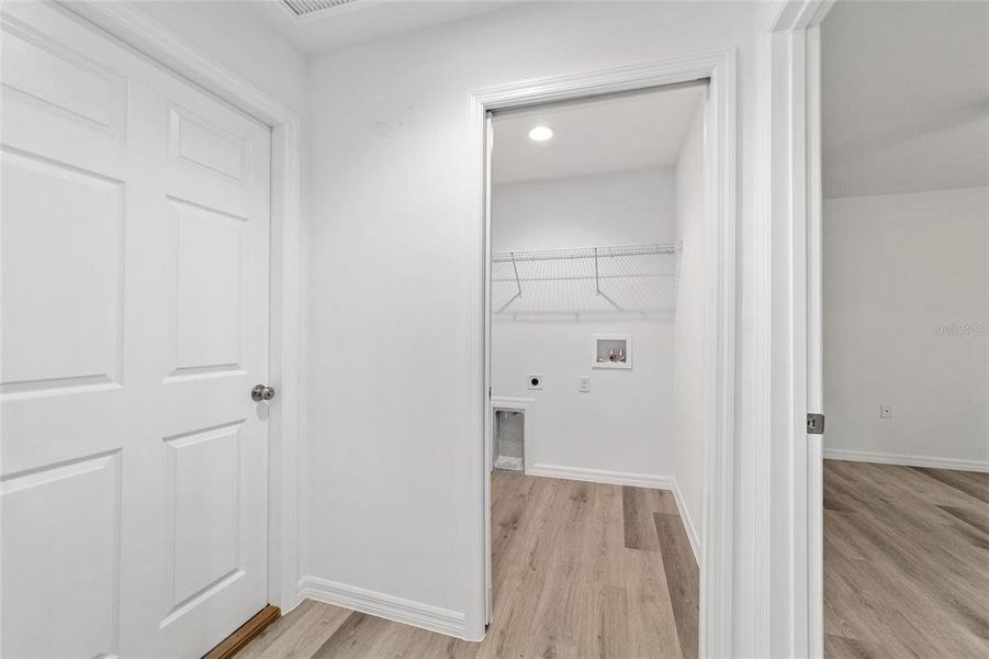 Spacious, unfurnished interior of a new home in , Dunnellon (Image 24).