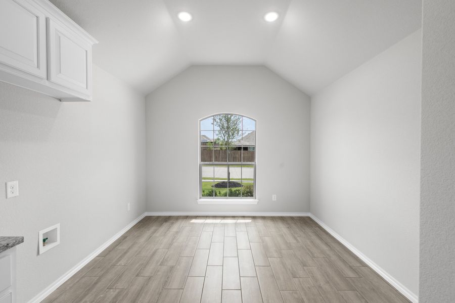 Spacious, unfurnished interior of a new home in Chisholm Hills, Cleburne (Image 16).