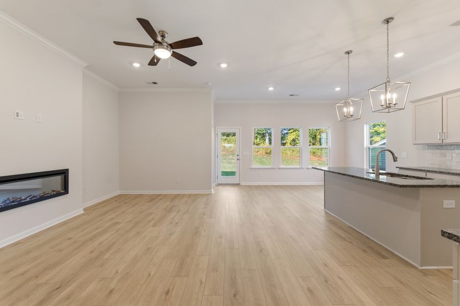 Spacious, unfurnished interior of a new home in Landmark Commons, Boiling Springs (Image 14).