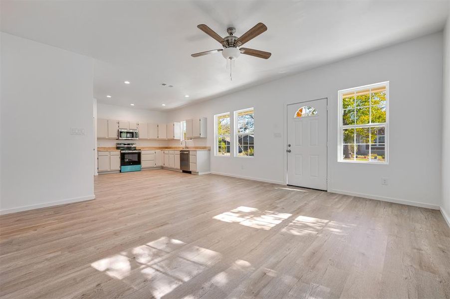 Spacious, unfurnished interior of a new home in , Cooper (Image 11).