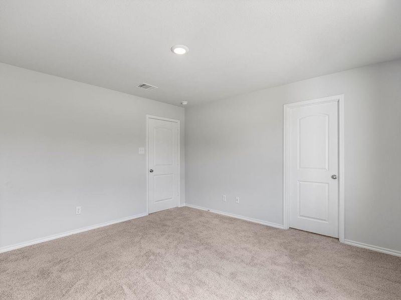 Spacious, unfurnished interior of a new home in Shirey Forest - Branches, Lufkin (Image 21).