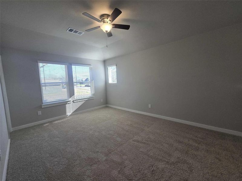 Spacious, unfurnished interior of a new home in , Denison (Image 16).
