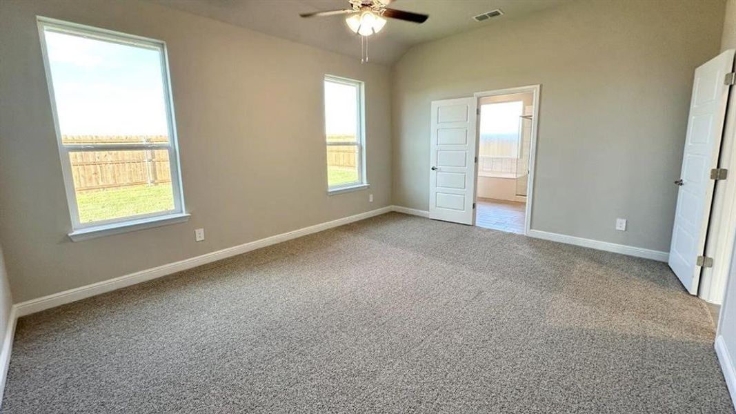 Spacious, unfurnished interior of a new home in Rock Creek Ranch, Fort Worth (Image 12).