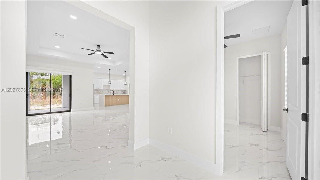 Spacious, unfurnished interior of a new home in , Lehigh Acres (Image 17).