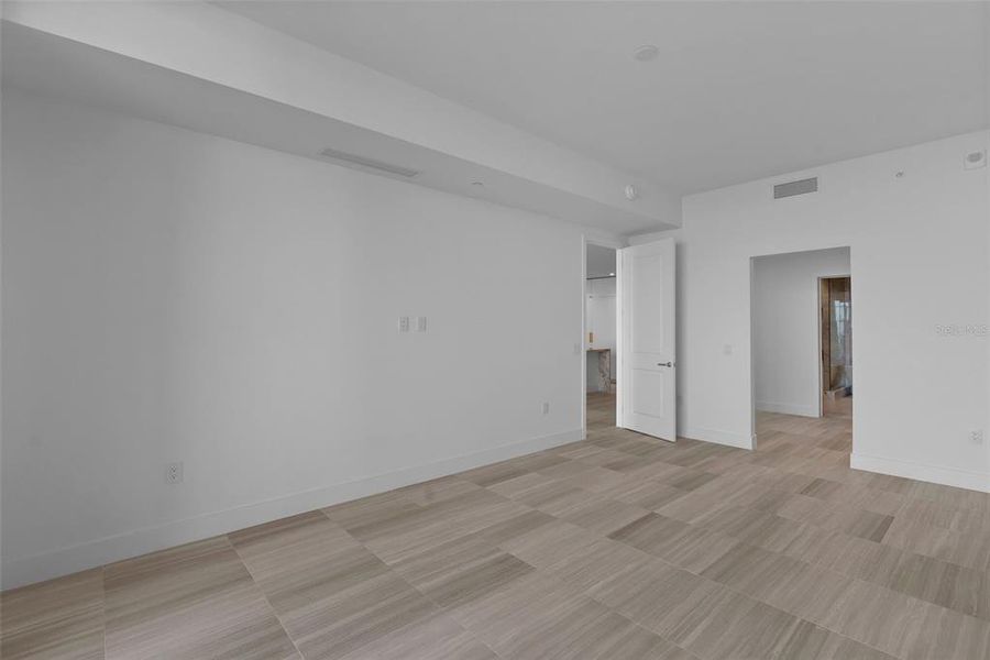 Spacious, unfurnished interior of a new home in , Tampa (Image 62). Spacious, unfurnished interior of a new home in , Tampa (Image 62).
